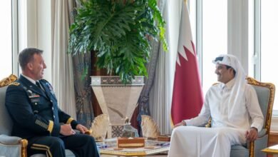 مباحثات عسكرية بين أمير قطر وقائد المركزية الأمريكية