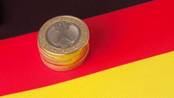تقنية يابانية تتحدى حدود الفيزياء.. تلتقط الكهرباء من أبسط الأجسام