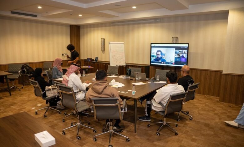 صورة توضيحية - نتفليكس ورايترز هاوس يختتمان برنامج اكتب المستقبل التدريبي في ثلاث مناطق سعودية