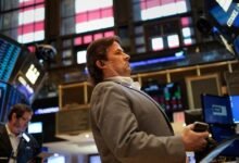 الذهب قرب مستويات مرتفعة بين دعم الجيوسياسة وضغوط الفائدة