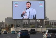 الحوثيون يتعهّدون بعدم استهداف السفن الأوروبية وسط توسّع سيطرتهم قرب باب المندب