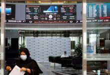 النفط يهبط 2.5% مع إشارات تحسّن تدفقات الشرق الأوسط.. بورصات الخليج متأثرة
