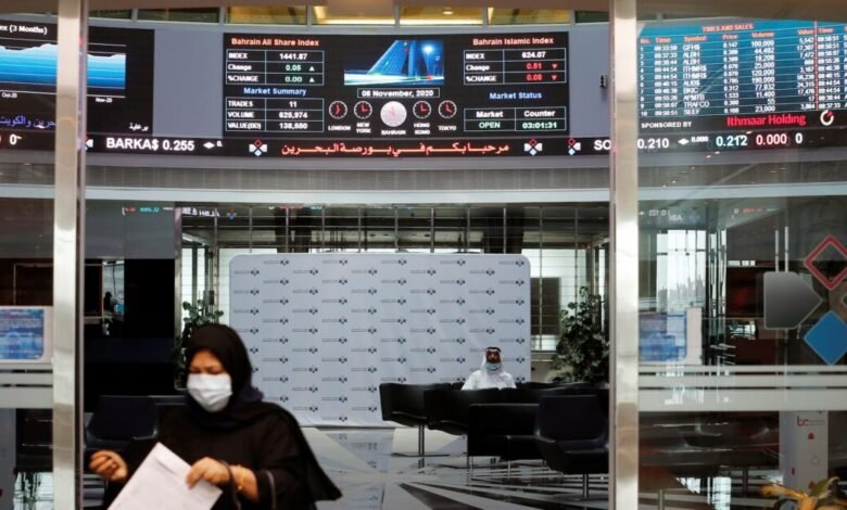النفط يهبط 2.5% مع إشارات تحسّن تدفقات الشرق الأوسط.. بورصات الخليج متأثرة